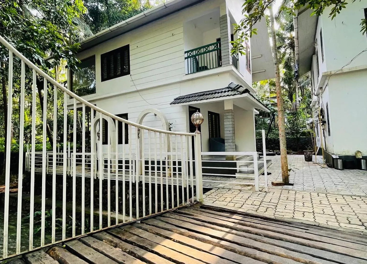 Zerai Resort Kedavūr Indie